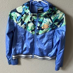 Nike windbreaker girls size large. Barely worn.